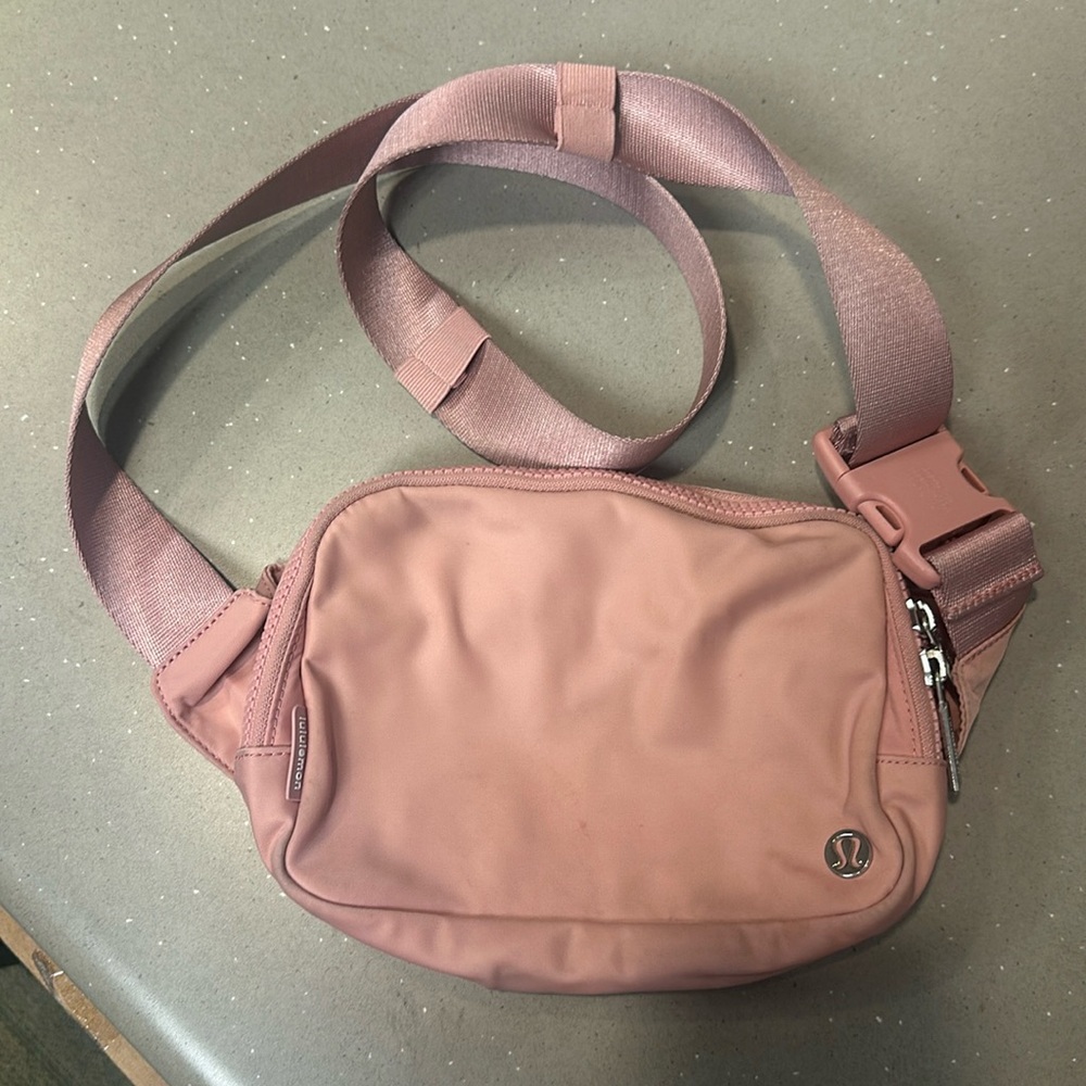 Lululemon Belt bag- larger size 2L
